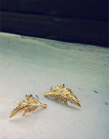 leaf earring - gold