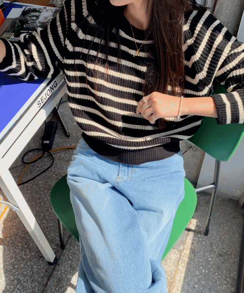 (스페셜특가 + 무료배송 ) coming stripe knit