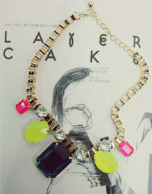 color - bold necklace 