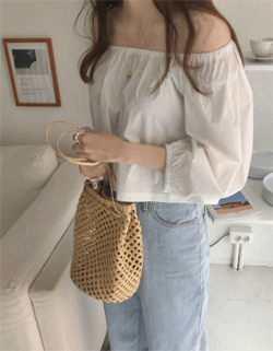 amy mini blouse ( 오프숄더 블라우스 )